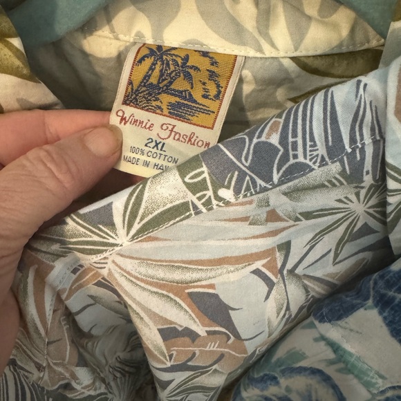 A bundle of 8 Men's Casual Button Down Shirt - Tropical Print - Picture 4 of 8